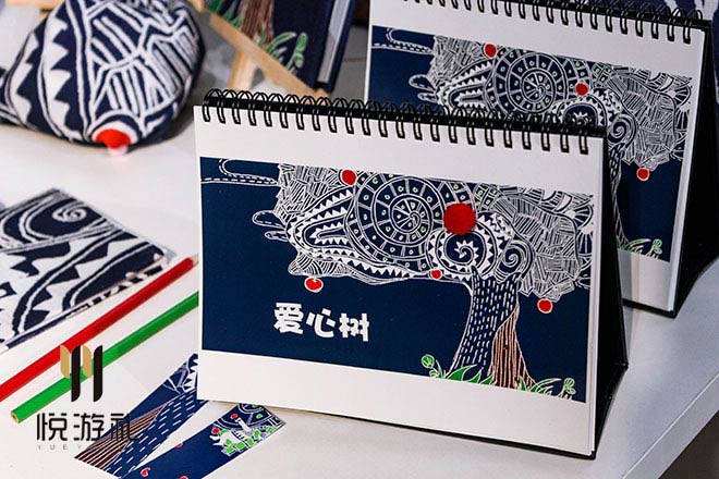 爱心树苗族蜡染文创产品