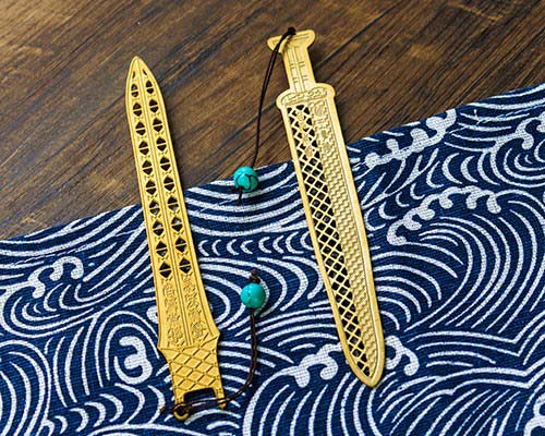 现代文创衍生品设计能够使青铜器的文脉元素能够得到合理物化和再生