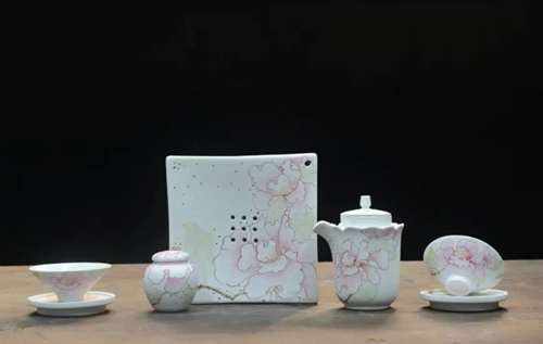 创意陶瓷艺术的起源及其文创产业